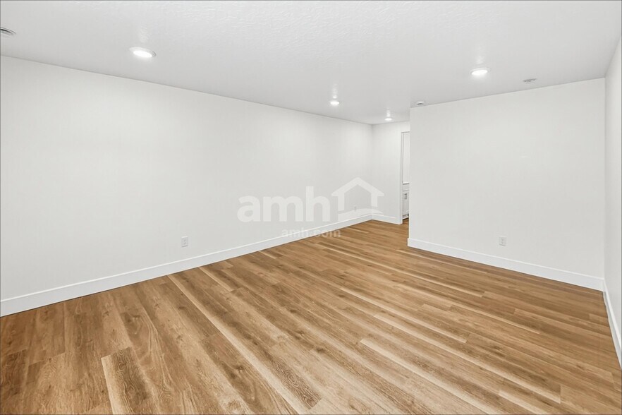 Building Photo - 5499 Damfield Ln