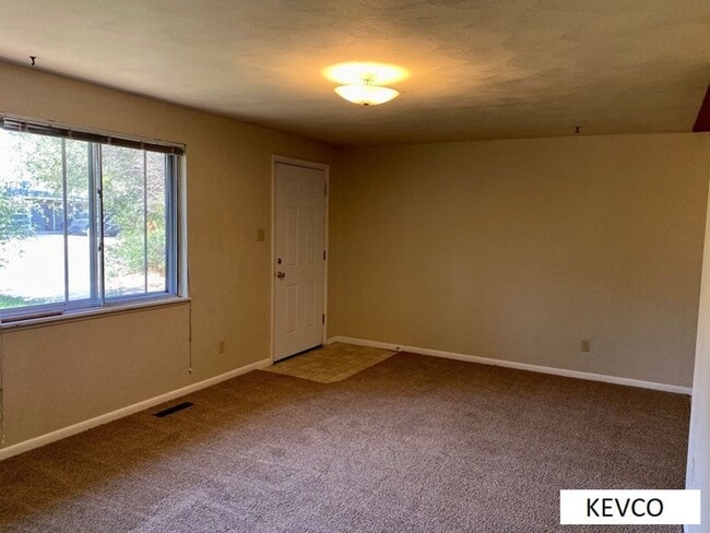 Building Photo - Charming House in Campus West!