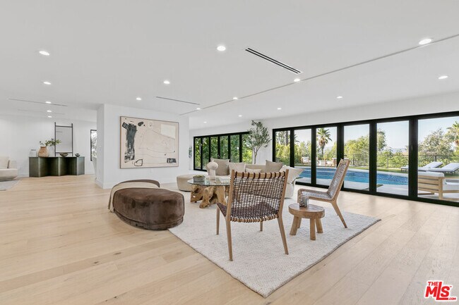 Building Photo - 18101 Green Meadow Dr