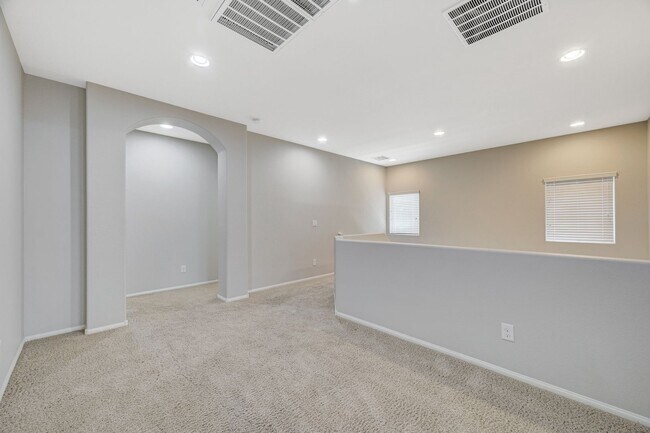 Building Photo - Beautiful DR Horton Home in Centennial Hil...