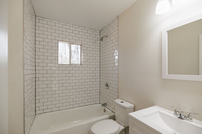 Building Photo - Fully Updated 2-Bedroom Home with Spacious Backyard & Prime East Athens Location!