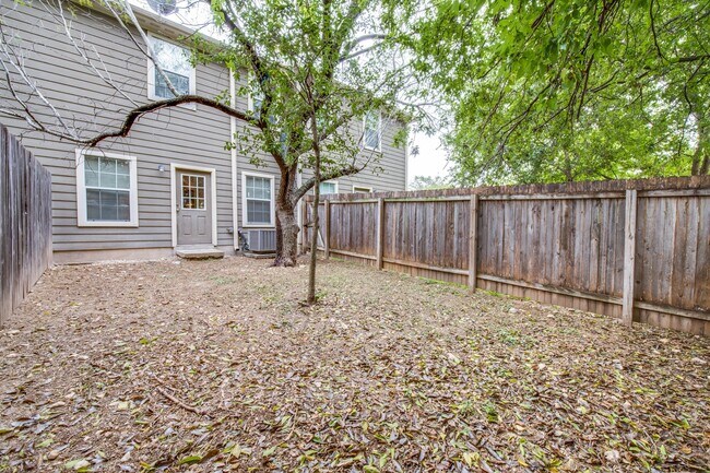 Building Photo - 7811 Kingsbury Wood