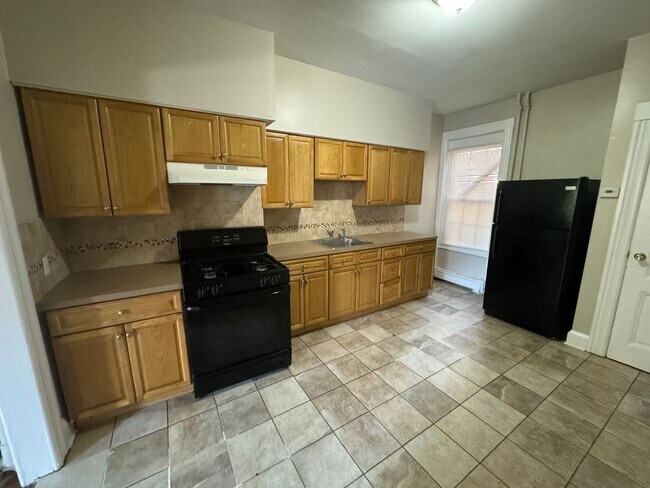 Building Photo - 322 W State St