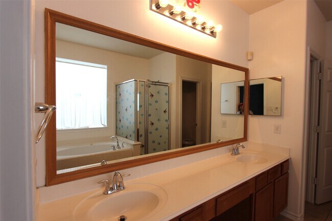 Building Photo - 13719 View Meadow Ln