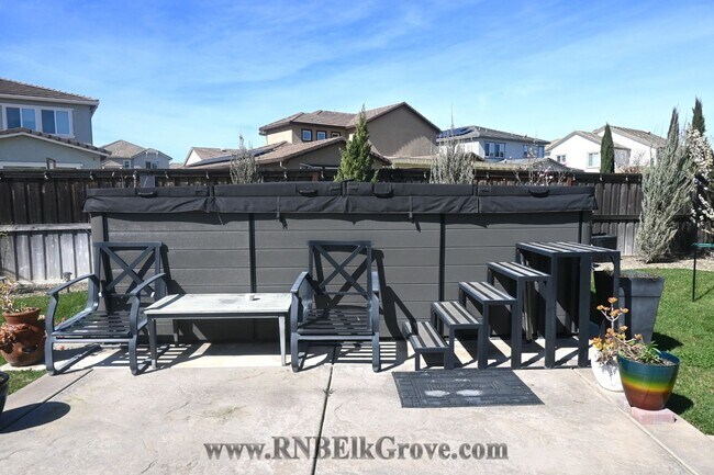 Building Photo - 10060 Carinata Dr