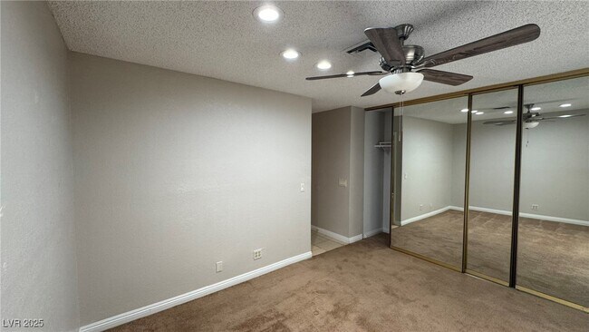 Building Photo - 4754 Willow Crest Ave