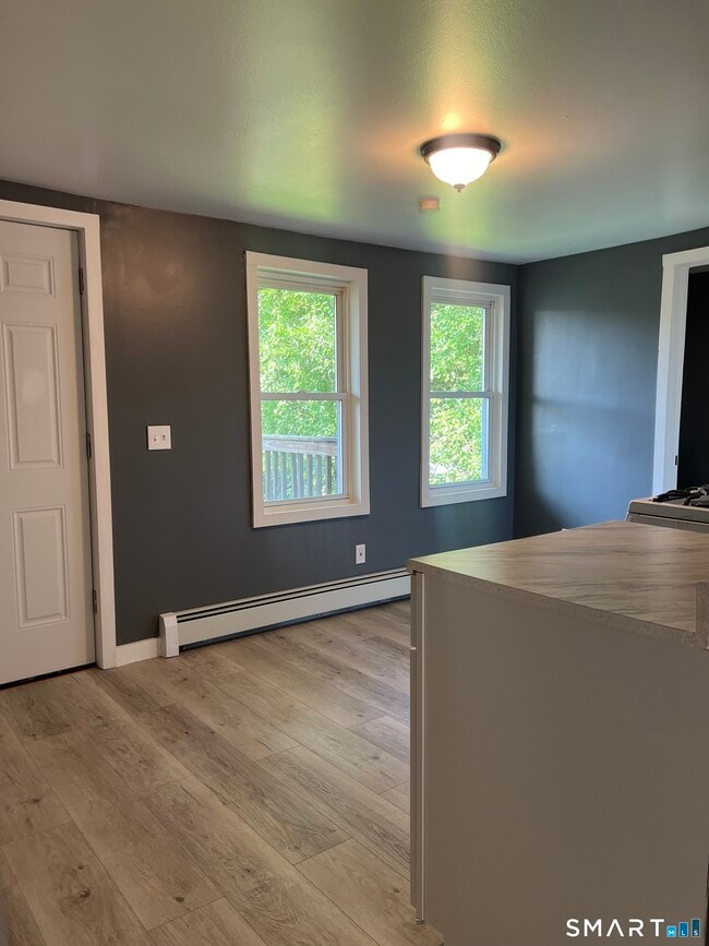 Building Photo - 90 Aetna St