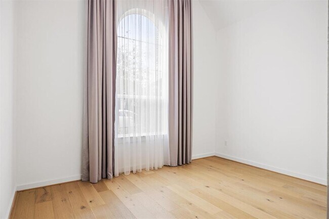 Building Photo - 1221 Texas Ash Ln