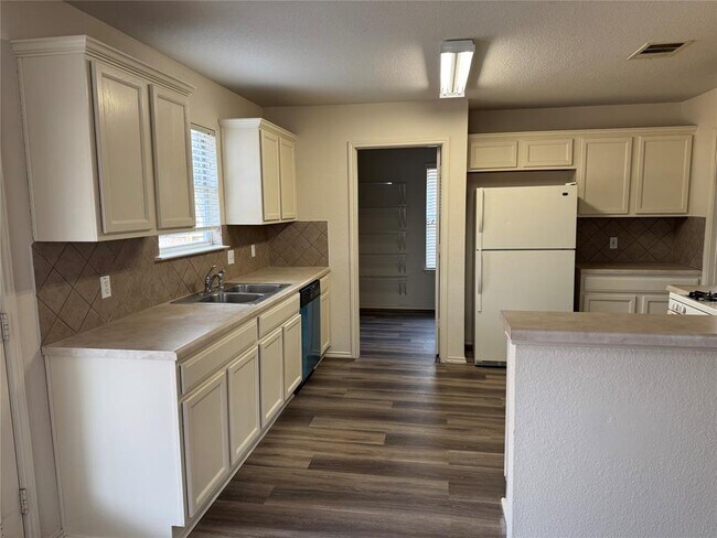 Building Photo - 501 Grey Feather Ct