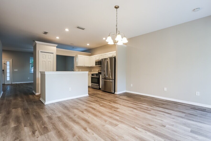 Building Photo - 6707 Cambridge Park Dr