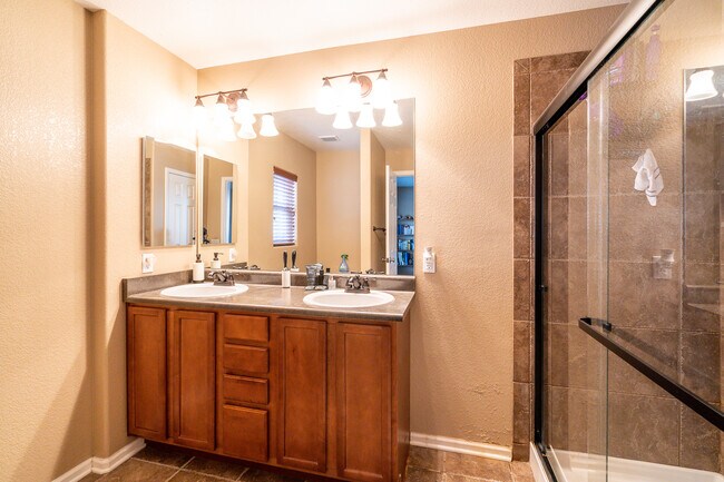 Building Photo - 2681 Stonecrop Ridge Grove