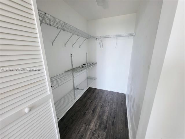 Building Photo - 950 Brickell Bay Dr