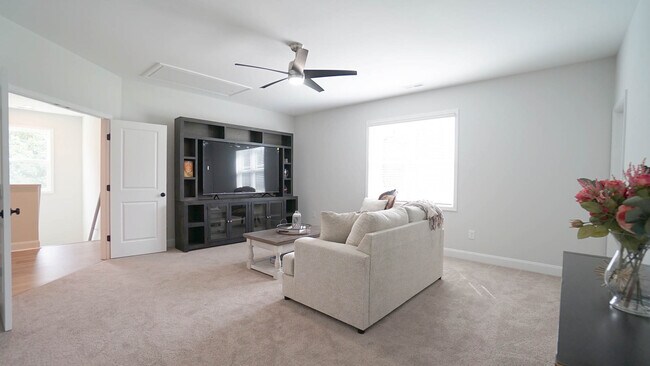 Building Photo - 329 Sparrow Rdg Dr