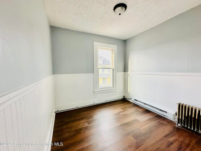 Building Photo - 7 Plum Pl