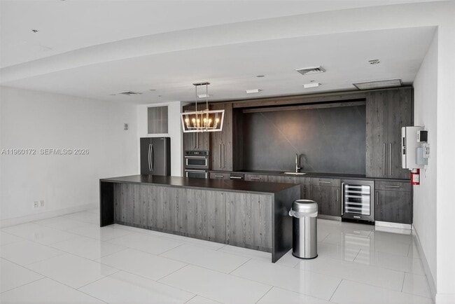 Building Photo - 601 NE 36th St