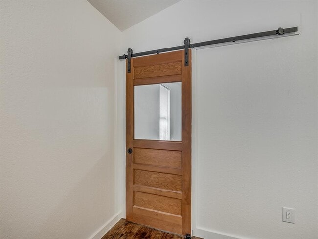 Building Photo - 131 W Acres St