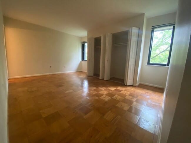 Building Photo - 2 Bedroom 1.5 Bathroom Apartment Unit Loca...