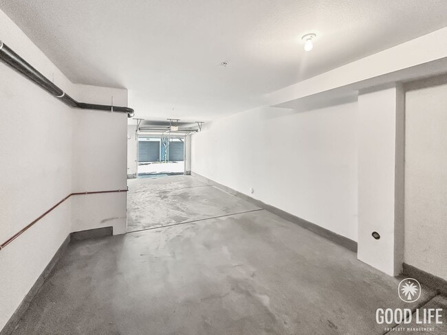 Building Photo - Stunning 2BD/2BA w/ In-Unit Laundry and Attached Garage in Midway District!