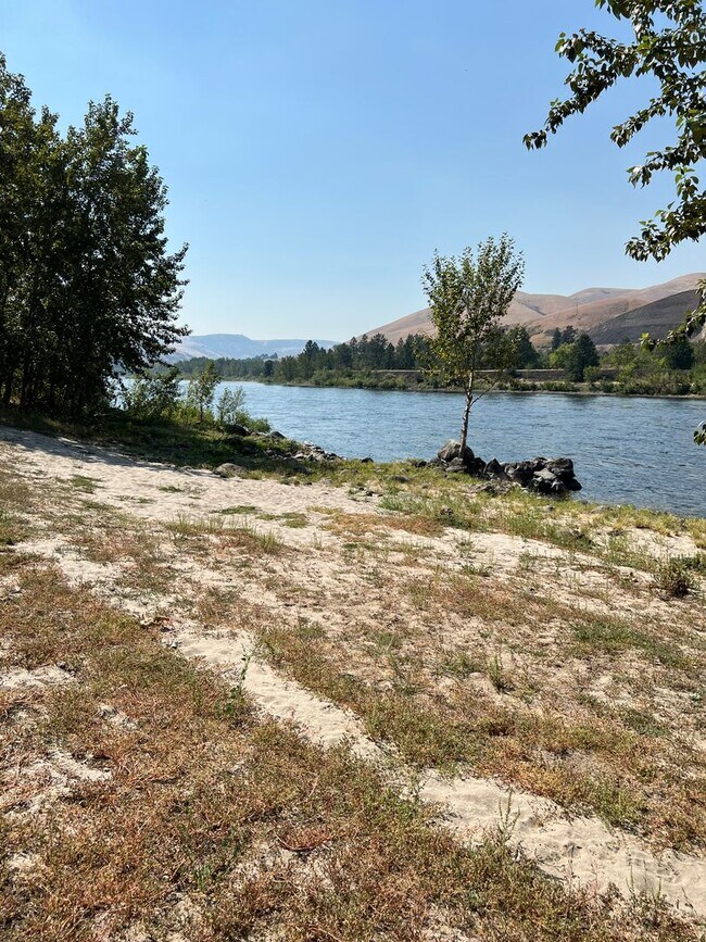 Building Photo - Custom Built Home on the Clearwater River - 20 minutes from Lewiston, ID