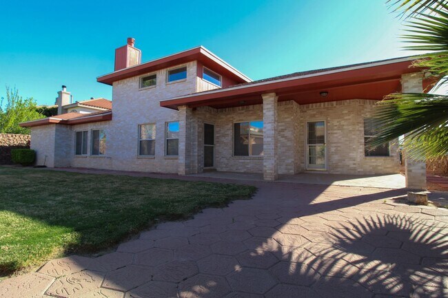 Building Photo - 2081 Paseo Del Prado Dr