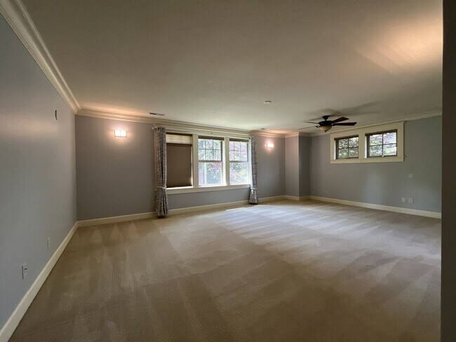Building Photo - Luxury 5 Bedroom Home with Soaking Tub, Chef’s Kitchen & Expansive Primary Suite