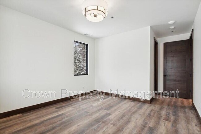 Building Photo - 317 Akers Ln