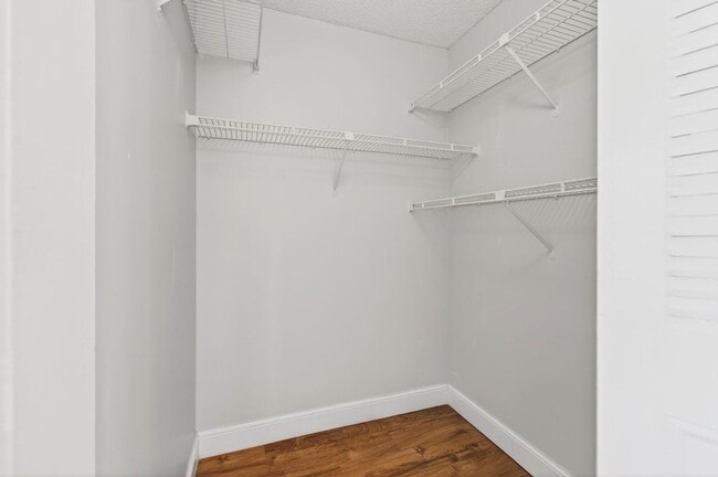 Building Photo - ONE BEDROOM ONE BATHROOM!! WATERFRONT COMMUNITY!