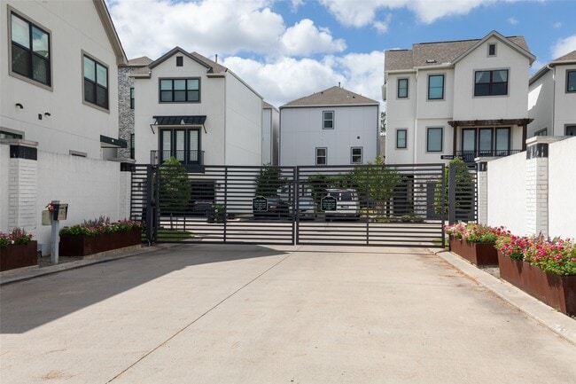 Primary Photo - 1740 Ojeman Point Ln