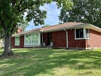 Building Photo - 816 Brentford Dr