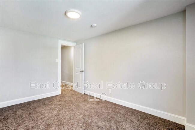 Building Photo - 803 S Potomac St
