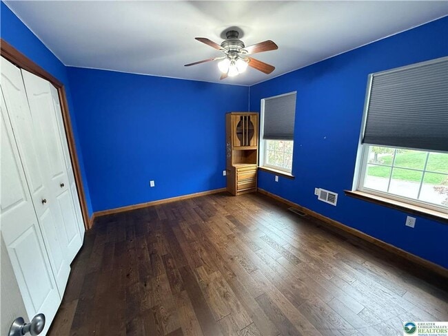 Building Photo - 4 bedroom 2.5 bathroom