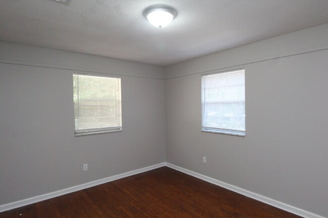 Building Photo - Updated 2BD/1BA Duplex in NE Pensacola
