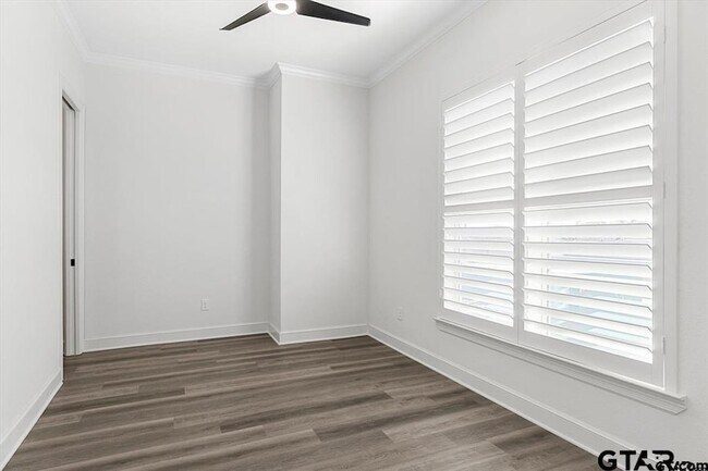 Building Photo - 522 W Erwin St