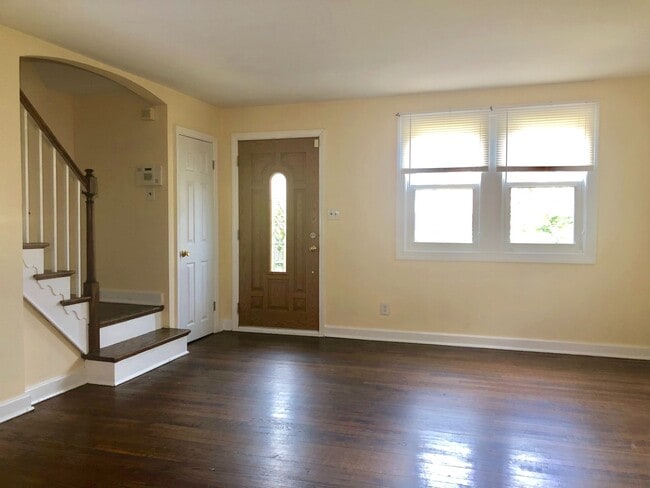 Building Photo - Charming 3 Bedroom/2 Bathroom Duplex in West Hills, MD!
