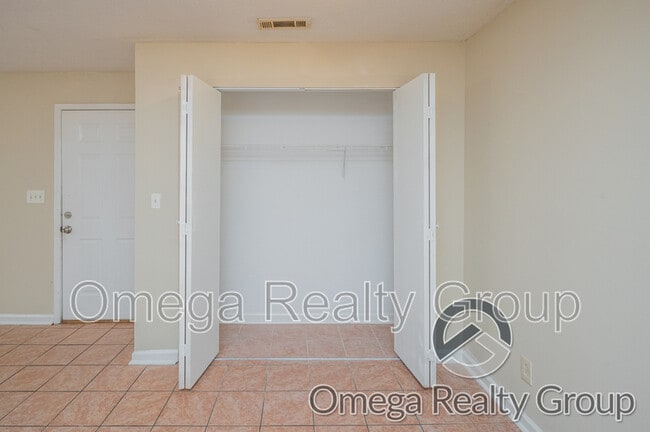 Building Photo - 3328 Meridian St N