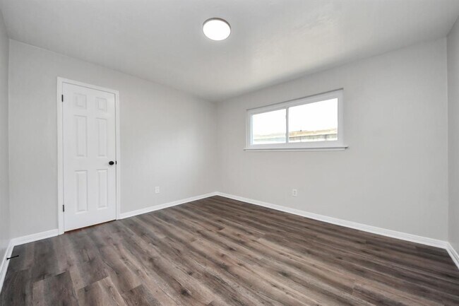 Building Photo - 10602 Raydell Dr