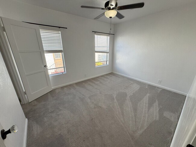 Building Photo - POINT LOMA HOME 4br-2.0 baths located on l...