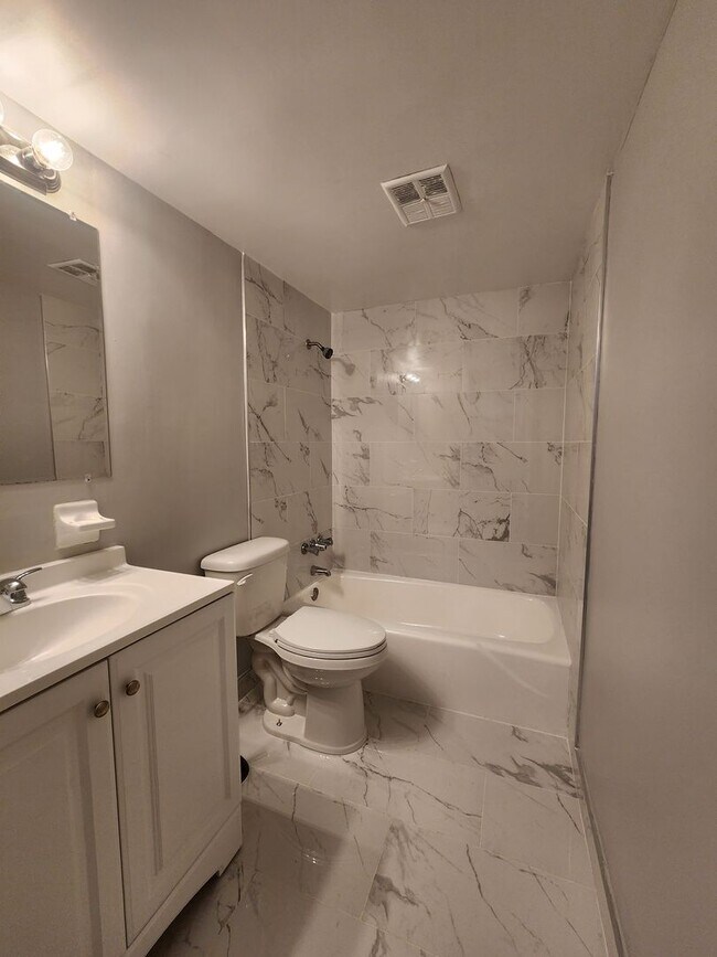 Building Photo - ** COMING SOON ** RENOVATED 2 Bedroom 1 Ba...