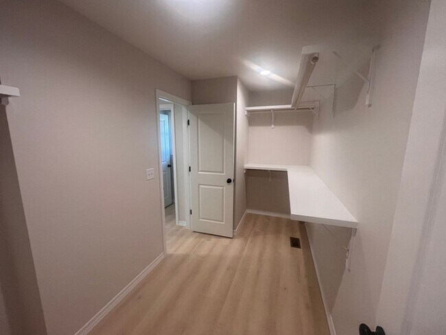 Building Photo - Beautiful, brand-new, 3-bedroom, 2-bath home in Nixa with a 3-car garage.