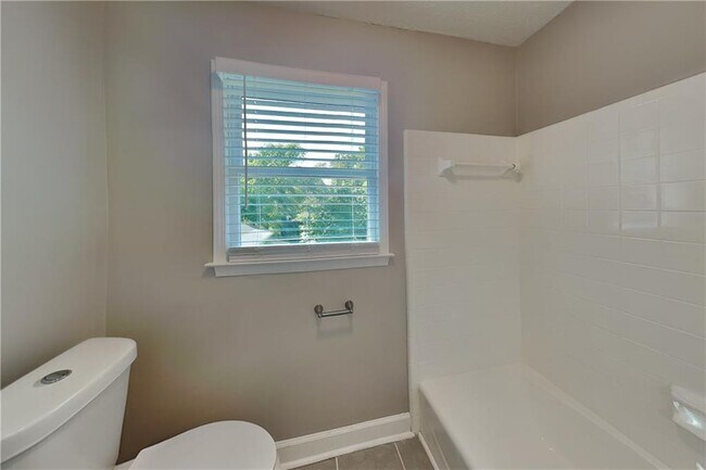 Building Photo - 2742 Bentwood Dr