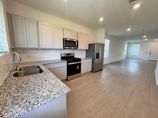 Building Photo - 25577 Balsamroot Dr
