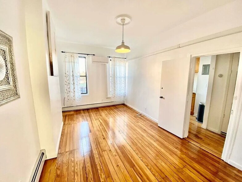 Building Photo - 53 6th Ave