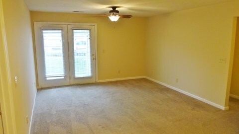 Building Photo - 648 Friars Ln