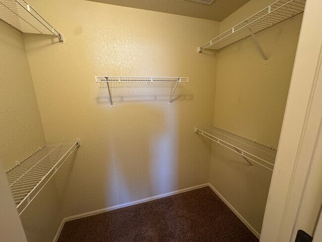 Building Photo - Spacious 3 Bed, 3 Bath Townhome with Rare ...