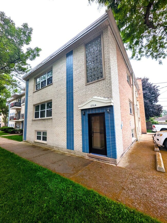 Building Photo - 7256 N Bell Ave