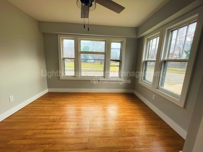 Building Photo - 618 Superior St