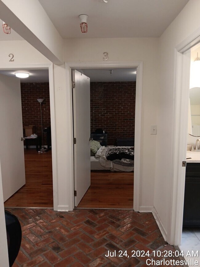 Building Photo - !!!Charming 3-Bedroom 2 Bath Apartment!!! ...