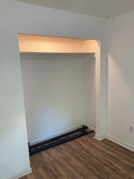 Building Photo - 2085 Cedar St