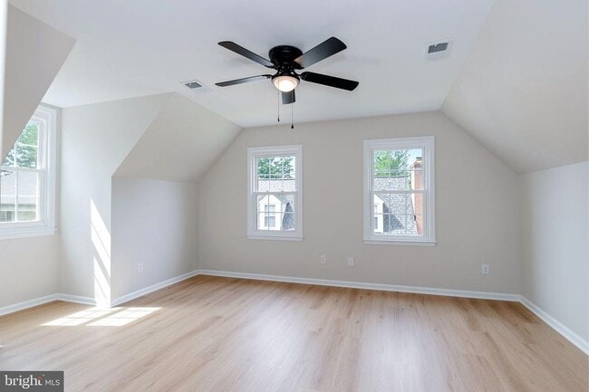 Building Photo - 561 Tiffany Ct