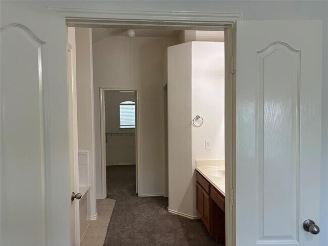 Building Photo - 21223 Colton Cove Dr